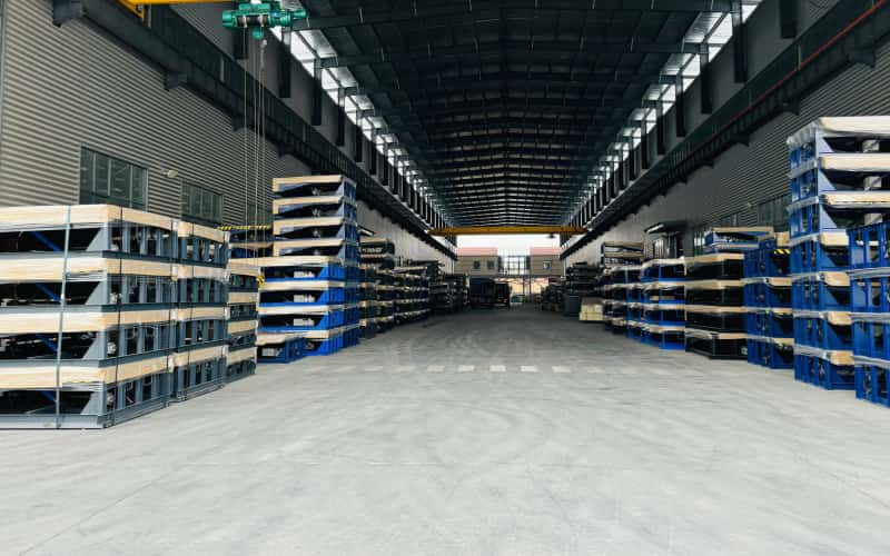 How to Choose the Right Dock Leveler for Your Warehouse